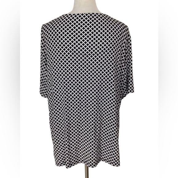Chico’s Black White Geometric Stretchy Short Sleeve Blouse Size 3 =XL - Picture 4 of 6